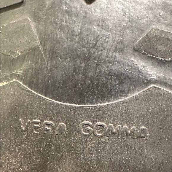 Suede Vera Gomma ankle boots with side zippers and frills - Picture 5 of 10